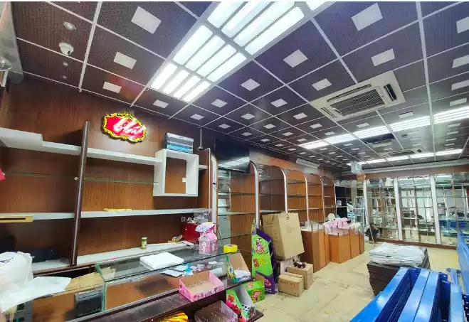 Commercial Propriété prête S / F Boutique  a louer au Doha #7457 - 1  image 